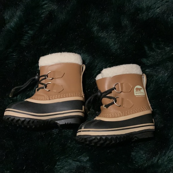 Sorel Children’s Yoot PAC TP Boot (needs new lace on right boot) - Picture 2 of 13